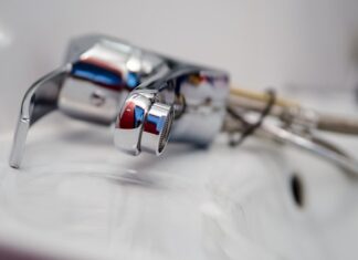 Dlaczego w hydraulice siłowej pieni się olej? Dlaczego w hydraulice siłowej pieni się olej?