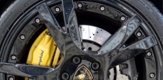 Jak odblokować hamulce w naczepie?