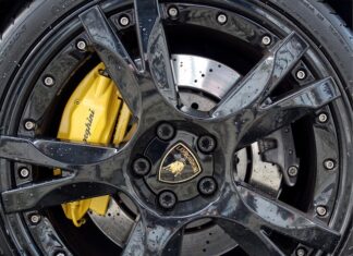 Jak odblokować hamulce w naczepie?