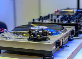 Co oznacza żółta kontrolka hamulca?