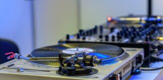 Kiedy zapala się kontrolka hamulca?