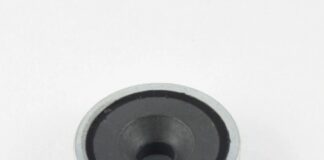 uchwyty magnetyczne ferrytowe z otworem pod stożkowy łeb śruby